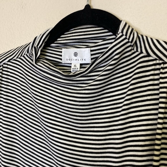 Socialite Mock Neck Sleeveless Knit Top NWT Size XL - Picture 5 of 8